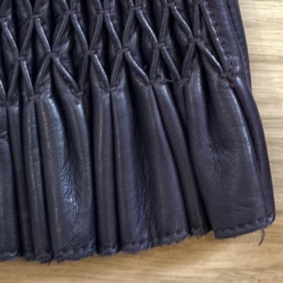 Purple Leather Gloves w/ Accordian Patterned Wrist Placket & Buttons - Size 7-8 - Picture 11 of 12